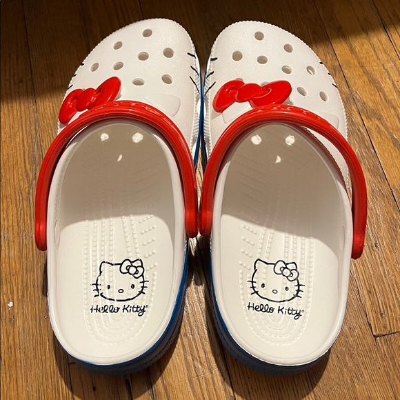 CROCS Hello Kitty Women's Clogs - Picture 6 of 9